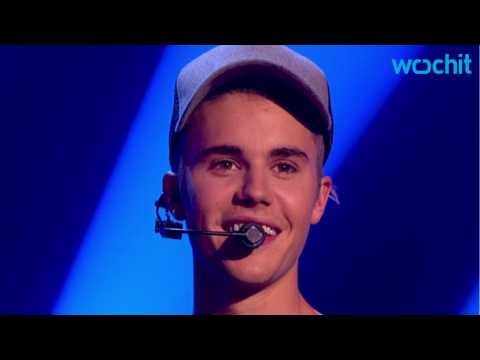 VIDEO : Does Justin Bieber Have a Face Tattoo?!