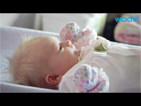 VIDEO : Ryan Gosling Shows Photos Of His Newborn On 'Ellen'