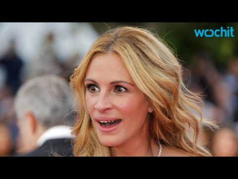 VIDEO : Julia Roberts Goes Barefoot at Cannes