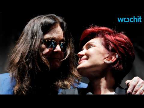 VIDEO : Sharon & Ozzy Osbourne Hug At Press Event