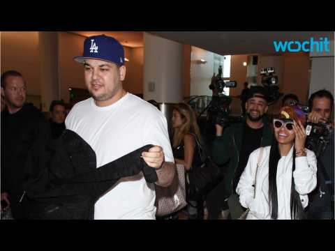 VIDEO : Florals Popular With Pregnant Blac Chyna During Trip