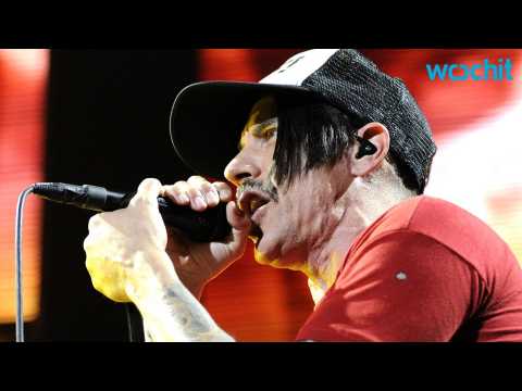 VIDEO : Chili Peppers Vocalist Anthony Kiedis hospitalized