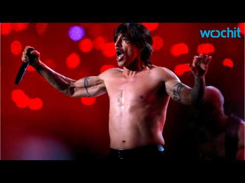 VIDEO : Red Hot Chili Peppers' Cancel Show After Singer Anthony Kiedis Was Hospitalized