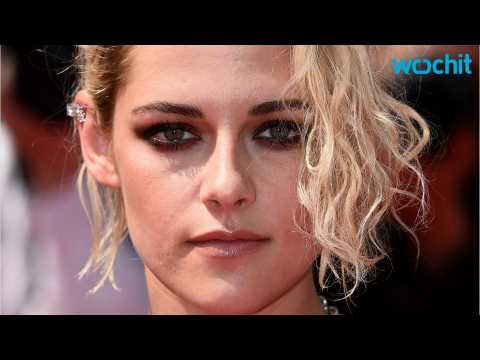 VIDEO : Kristen Stewart Joins The Cast Of 'American Honey' In Epic Cannes Dance Party