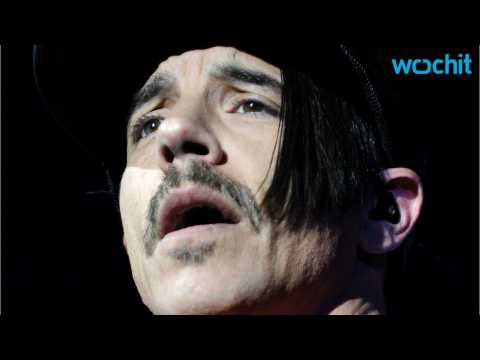 VIDEO : Anthony Kiedis Of Red Hot Chili Peppers Hosipitalized
