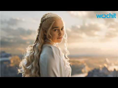 VIDEO : Emilia Clarke Does Game of Thrones Nude Scenes Herself