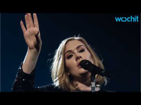 VIDEO : Adele Announces She Will Debut a New Music Video at the Billboard Music Awards