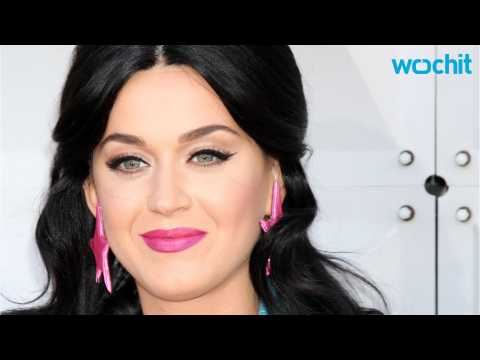 VIDEO : Katy Perry & Orlando Bloom Show Blooming Romance at Coachella