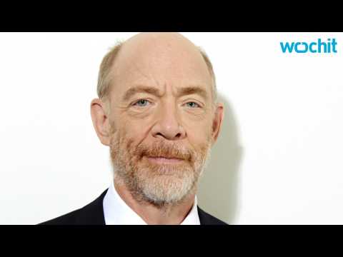 VIDEO : What Does J.K. Simmons Do to Prepare for the Role of Commissioner Gordon