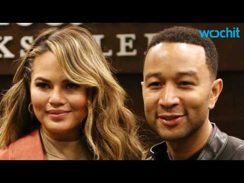 VIDEO : Chrissy Teigen and John Legend Welcome Their First Child Into the World