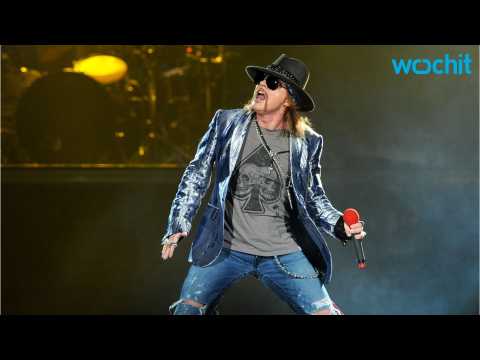 VIDEO : Axl Rose joins AC/DC for world tour