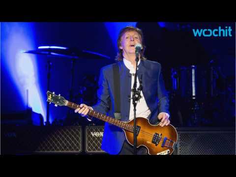 VIDEO : Krist Novoselic Joins Paul McCartney at His Seattle Show to Perform 'Helter Skelter'