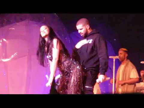 VIDEO : Rihanna and Drake Get Steamy On Stage!