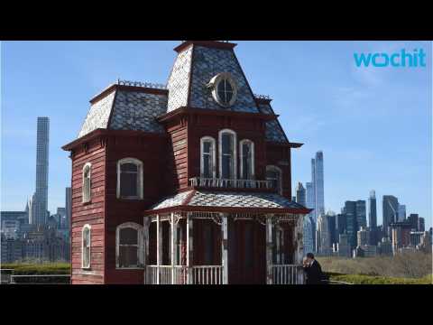 VIDEO : House From 'Psycho' Lands On Met Museum Roof
