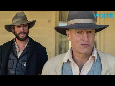 VIDEO : Liam Hemsworth Is a Very Hot Cowboy