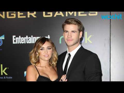 VIDEO : Miley Cyrus and Liam Hemsworth Spotted in Australia