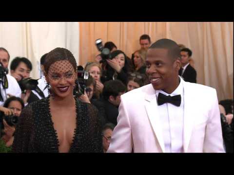 VIDEO : Beyonce makes Jay Z sign new pre-nuptial agreement