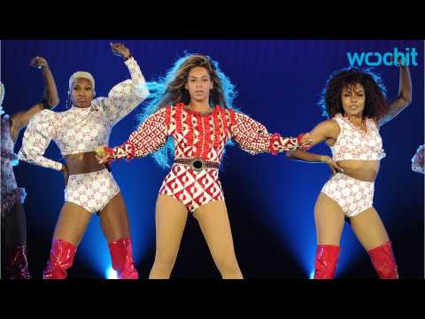 VIDEO : Beyonce Dedicates Song to Jay-Z
