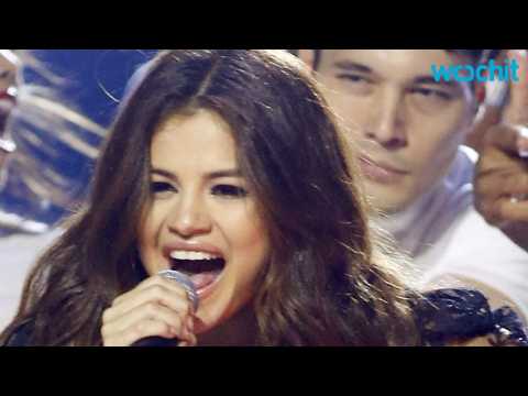 VIDEO : Selena Gomez Spills on the 'Rollercoaster' That is Life