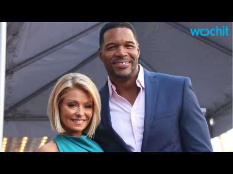 VIDEO : Awkwardness Ensues as Kelly Ripa Brings Up Michael Strahan?s Divorces on ?Live'