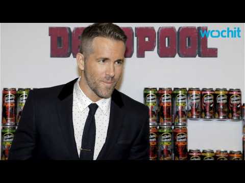 VIDEO : Ryan Reynolds Writes Tribute to Late Deadpool Fan