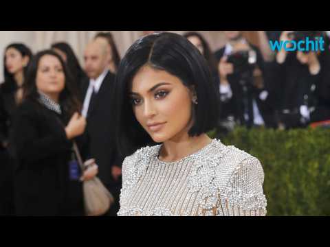 VIDEO : Kylie Jenner Makes Her Met Gala Debut