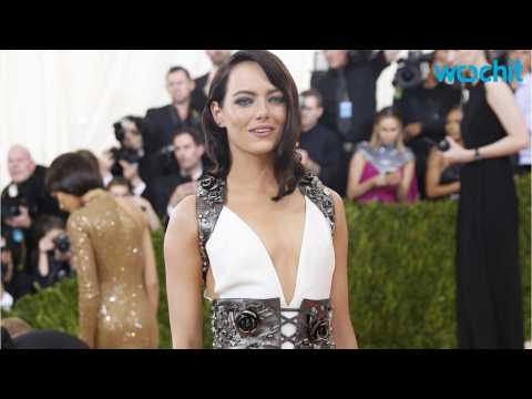 VIDEO : Emma Stone Transforms Herself for 2016 Met Gala