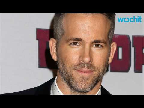 VIDEO : Ryan Reynolds Writes Tribute To Young Fan That Passes Away
