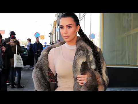 VIDEO : Kim Kardashian Wears Skintight Bodysuit In Iceland