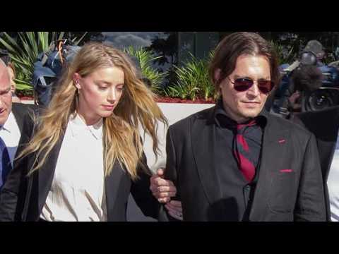 VIDEO : C'est la cohue  l'arrive de Johnny Depp et Amber Heard  un tribunal en Australie