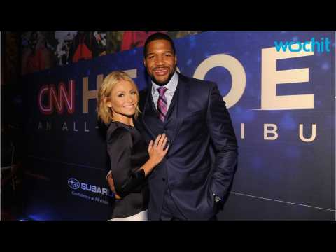 VIDEO : Kelly Ripa Cools Down after Michael Strahan Drama