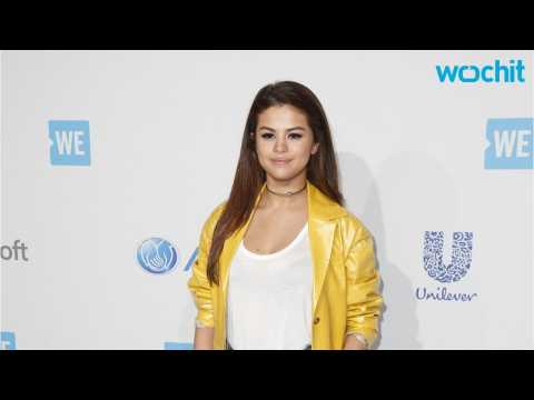 VIDEO : Selena Gomez Posts Fan Photo After Justin Bieber's Announcement