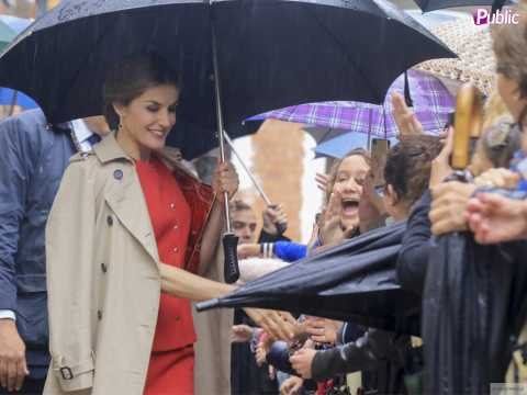VIDEO : Le roi Felipe VI et Letizia : Disponibles pour la foule malgr la pluie !