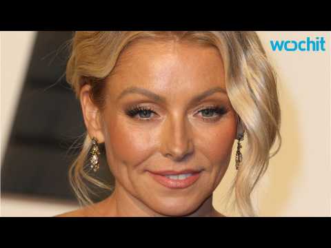 VIDEO : Kelly Ripa Emotes About Michael Strahan's Exit