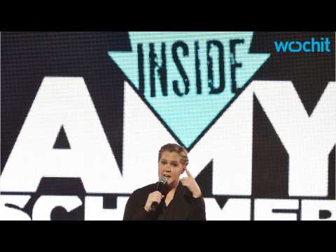 VIDEO : Amy Schumer Speaks Out Against Kurt Metzger