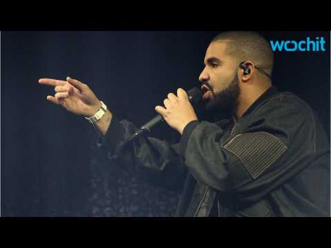 VIDEO : Drake Calls Meek Mill Out In Concert Yet Again