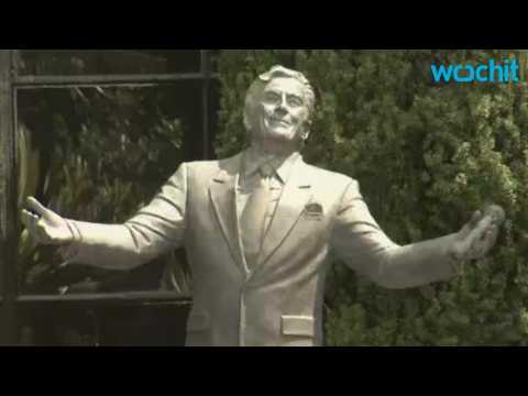 VIDEO : Tony Bennett Gets A Statue For His Birthday