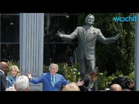 VIDEO : San Francisco Builds Statue For Tony Bennett's 90th Birthday