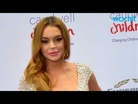 VIDEO : Speculation Over Whether Lindsay Lohan is Still Engaged