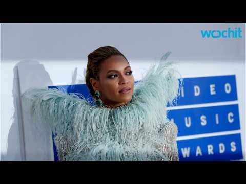 VIDEO : VMAs: Beyonce Performs For 16 Minutes