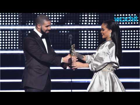 VIDEO : Drake And Rihanna Showing PDA In Miami