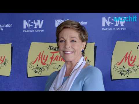 VIDEO : Original 'Mary Poppins' Star Endorses Emily Blunt