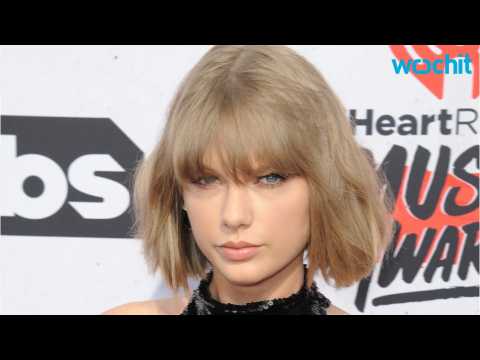 VIDEO : Taylor Swift reports for jury duty
