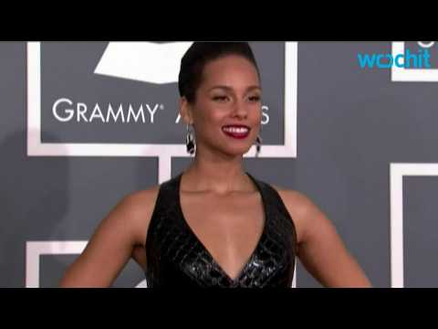 VIDEO : Alicia Keys Honors Man Who Gave Her Recording Contract