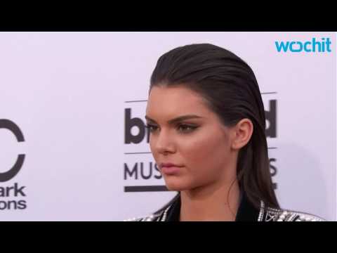 VIDEO : Kendall Jenner Gets A Year of Free Rides From Lyft After Uber Ban