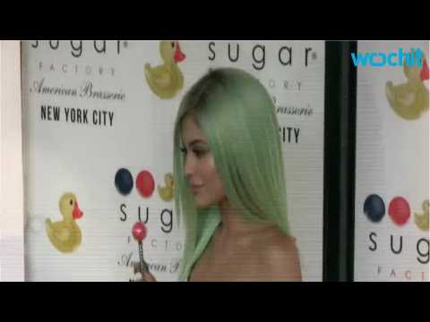 VIDEO : Kylie Jenner Goes Blond