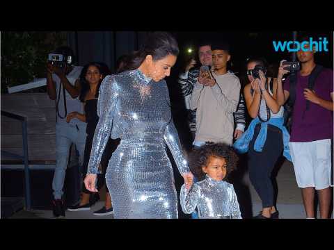 VIDEO : Kim Kardashian and North West are the Cutest Twins!