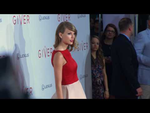 VIDEO : Taylor Swift breaks up with Tom Hiddleston