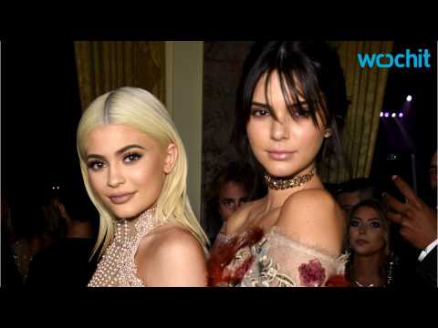 VIDEO : NYFW: Kendall & Kylie Jenner Stayed In $25 Million Penthouse