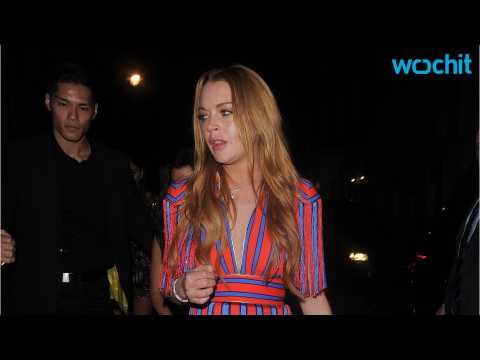 VIDEO : Lindsay Lohan Will Become Jamie Oliver's Sous Chef